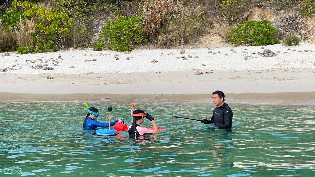 Hop sulla spiaggia e wakesurf